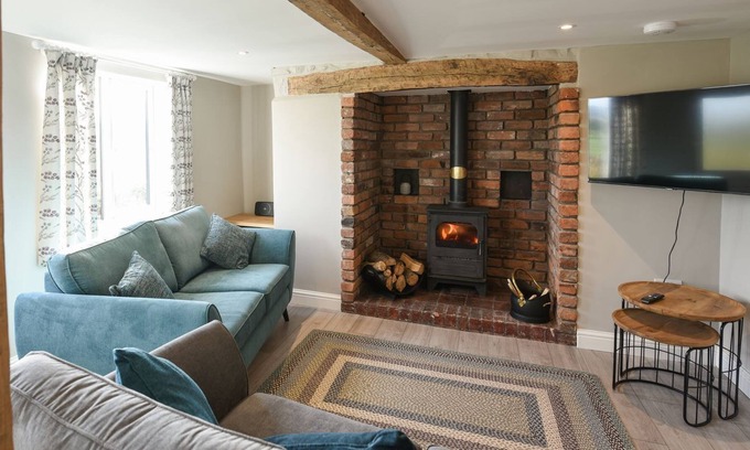 Welshpool Cottage | 3 bedroom accommodation in Llangyniew, near Welshpool