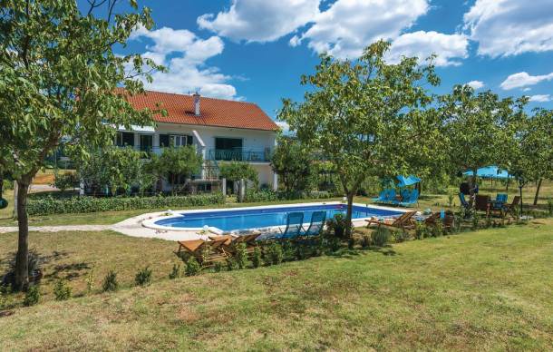 Ruzic House | 3 bedroom accommodation in Ruzic