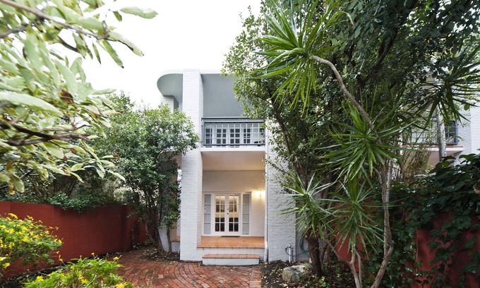 Nedlands Apartment | 3 bedroom accommodation near to UWA and hospitals