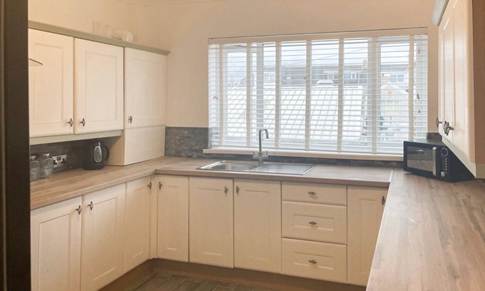 Porthcawl Cottage | 3 bedroom accommodation in Porthcawl, near Swansea