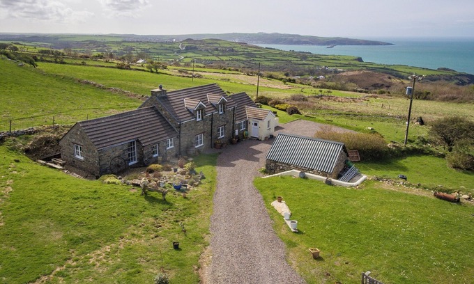 Dinas Cross Cottage | 3 bedroom accommodation in Dinas Cross, Newport