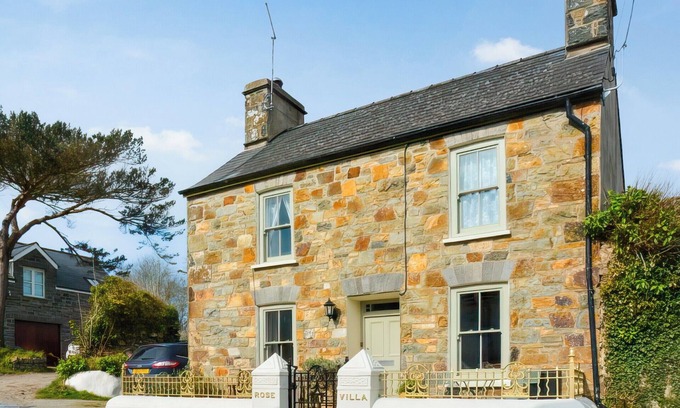 Dinas Cross Cottage | 3 bedroom accommodation in Brynhenllan, Dinas Cross, Pembrokeshire