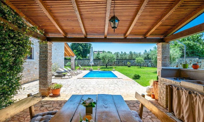 Farini House | 3 bedroom accommodation in Visnjan