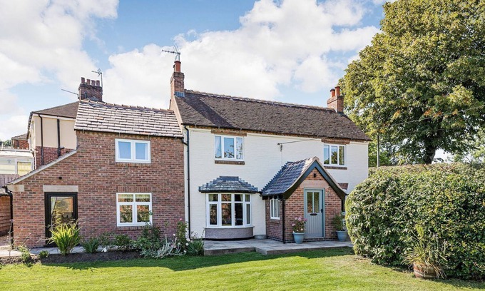 Leek Cottage | 3 bedroom accommodation in Ladderedge, near Leek