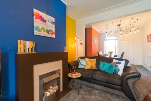 Hull House | 3 Bedroom Adom Home 4 Beds- 5 Mins to Hull Stadium- Close City Centre
