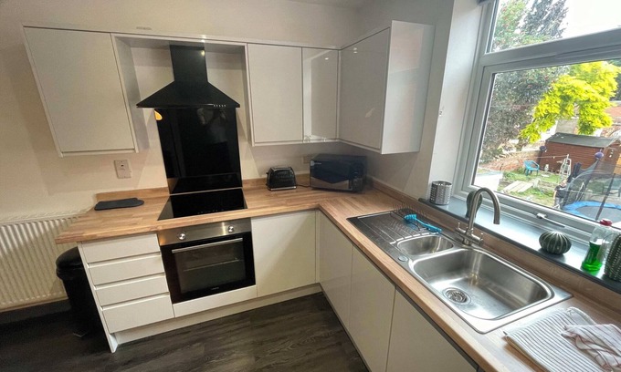 Worksop Apartment | 3 bedroom apartment in the village of Whitwell