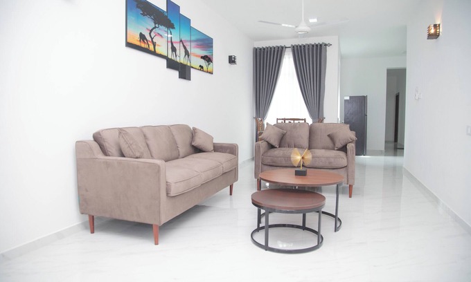 Pamankada West House | 3 Bedroom Apartment in Colombo 06 - Near Shops, Dining & Attractions