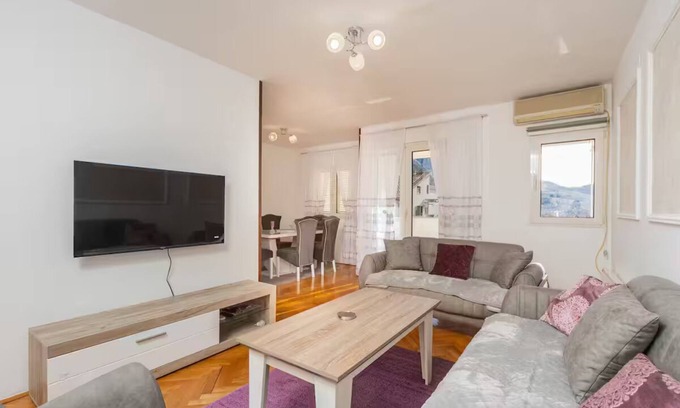 Dobrota Apartment | 3 Bedroom Apartment in Dobrota with Balcony
