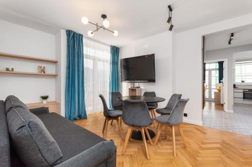 Powisle Apartment | 3 Bedroom Apartment Lipowa by Your Freedom