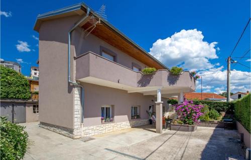 Bezjaki Apartment | 3 Bedroom Awesome Apartment In Rijeka