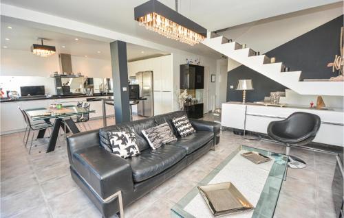Martigues House | 3 Bedroom Awesome Home In Carro