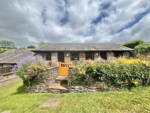 Chillington House | 3 bedroom barn conversion with swimming pool, tennis court and more!