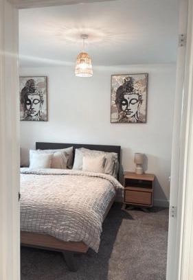 Netley House | 3 Bedroom Brand New Whiteley Home with Hot Tub