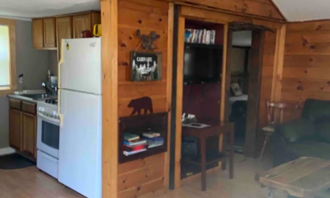Carroll Cabin | 3-bedroom cabin with AC and WiFi in welcoming Carroll NH