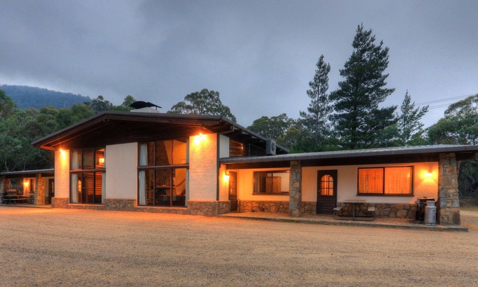 Crackenback Ski Chalet | 3 Bedroom Chalet No.3 with loft - sleeps 10