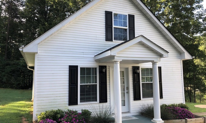 Troutman Cottage | 3 Bedroom Cottage on a Quiet Cove