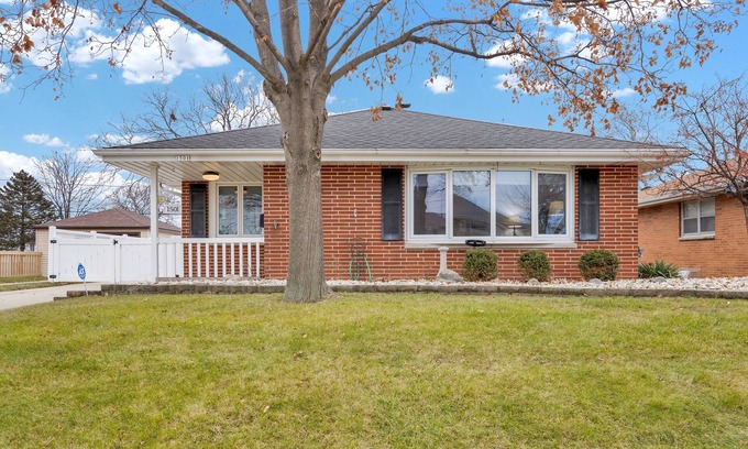Milwaukee House | 3 Bedroom, cozy house in Milwaukee near airport