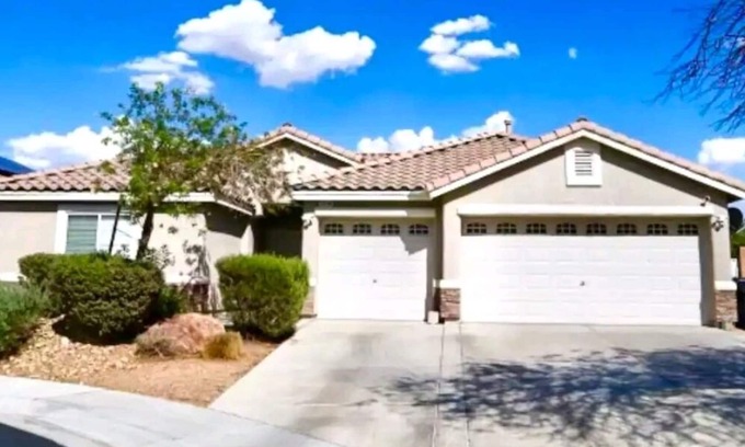 North Las Vegas House | 3 Bedroom Desert Oasis