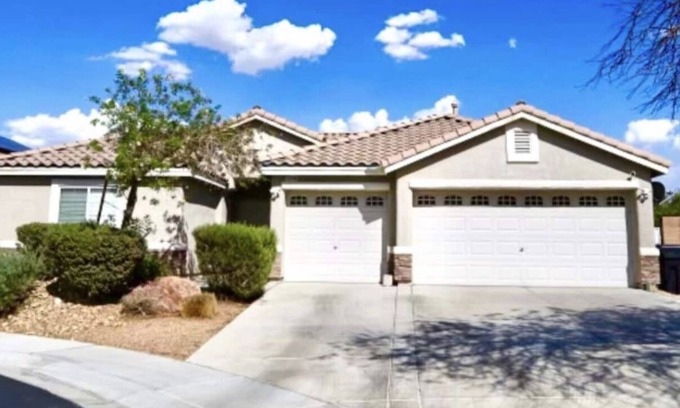 North Las Vegas House | 3 BEDROOM DESERT OASIS