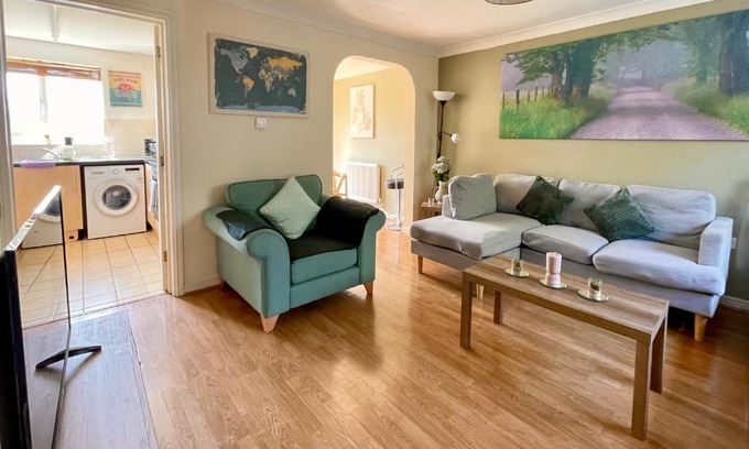 Wellingborough House | 3 Bedroom Detached house