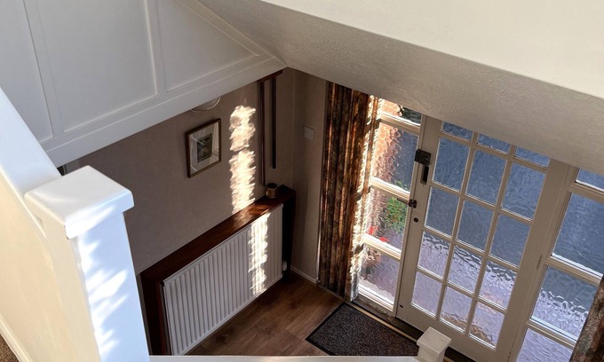 Dundonald House | 3-bedroom detached house in Belfast with large garden & parking