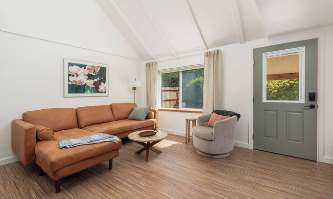 Otter Rock House | 3-bedroom Family Surf House steps from the beaches in Otter Rock