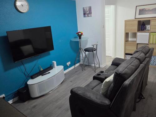 Colchester Apartment | 3 Bedroom Flat - Colchester- Train Station - Close to Town