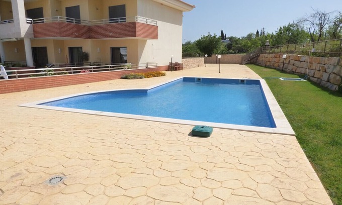 Guia Apartment | 3 Bedroom free WiFi