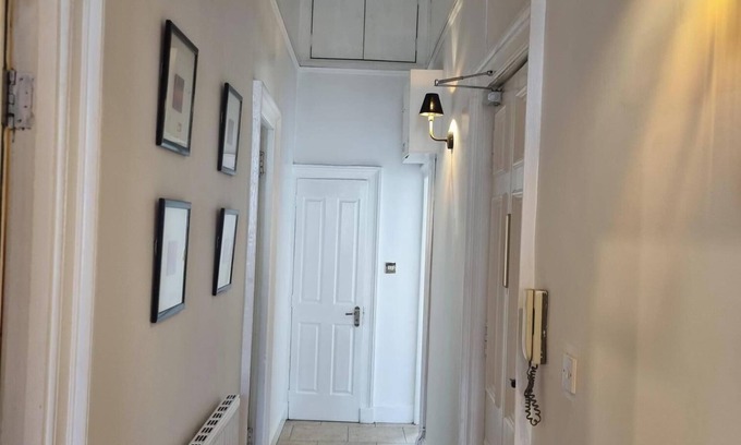 Bonnington Apartment | 3 Bedroom Geogian apartment in the Heart of Edinburghn