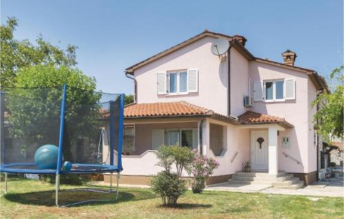 Marcana Apartment | 3 Bedroom Gorgeous Apartment In Marcana