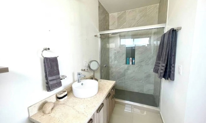La Paz House | 3 Bedroom Home with Pool