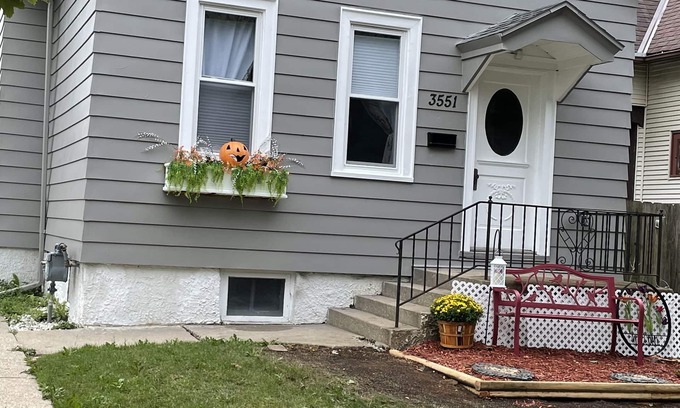 Cudahy House | 3 Bedroom Home by Airport and Downtown MilwaukeenOther listing 5 bd St Francis