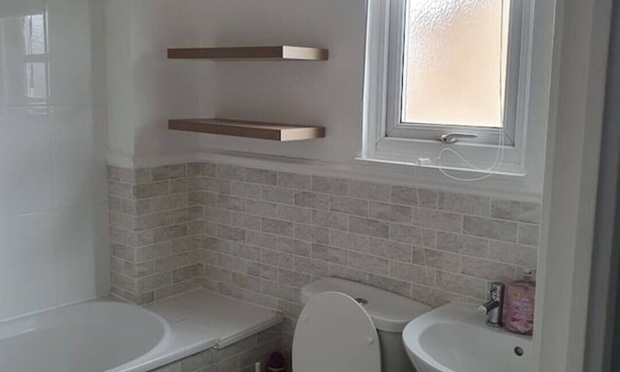 Grimsby House | 3 bedroom Home in Grimsby