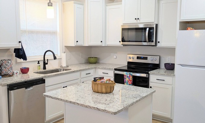 Elizabethton Cottage | 3-bedroom home in Historic Elizabethton near Bristol Motor Speedway, JCMC & ETSU