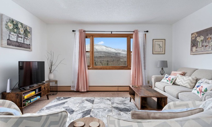Eastern Vermont House | 3 Bedroom Home with Views of Mount Elmore - 20 minutes to Stowe