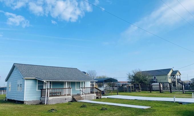 Galveston House | 3-bedroom house. Close to Ferry.Near Galveston.Short Drive to Beach