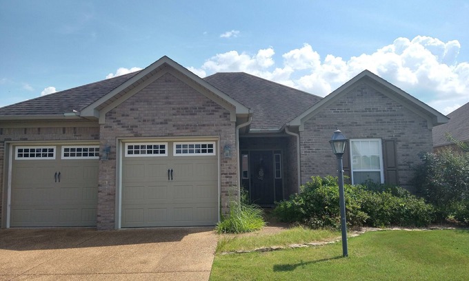 Twelve Oaks House | 3 Bedroom House - 10 Minutes to University of Mississippi Campus