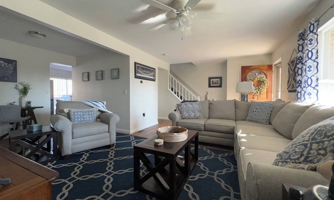 State College House | 3 Bedroom House 3mi to PSU, Parking, Pancakes, Fast WiFi in State College