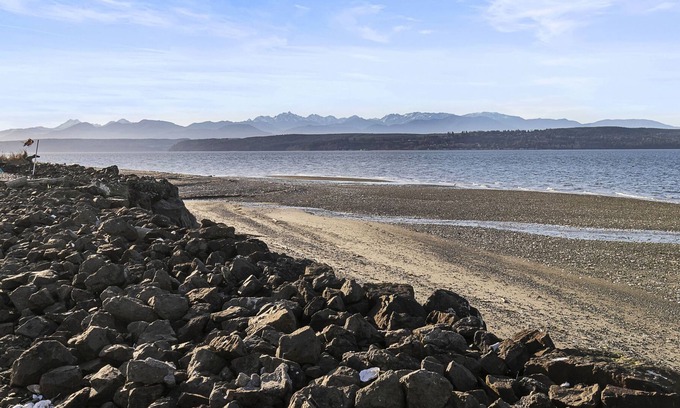 Poulsbo House | 3 bedroom house and 1 bedroom cabin on the beach 180 deg. Mountain views