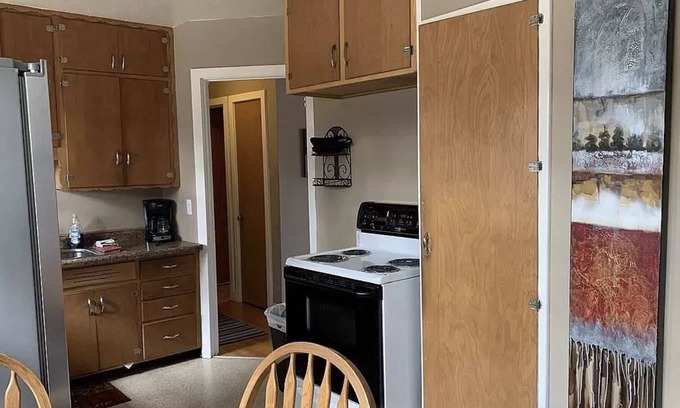Ironwood House | 3 Bedroom house,Finished basement, CLOSE to Everything