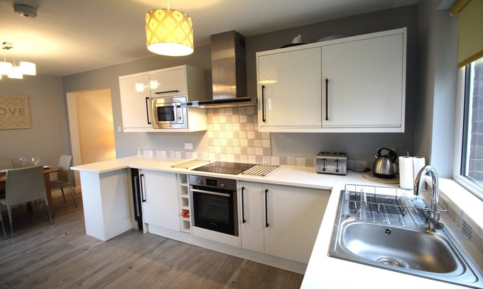 Rowlands Gill House | 3 Bedroom House - Fully Refurbished Throughout - New Kitchen & Bathroom
