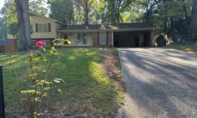 Woodland Hills House | 3-bedroom house in charming Tuscaloosa with AC Fireplace, and WiFi. Welcome home