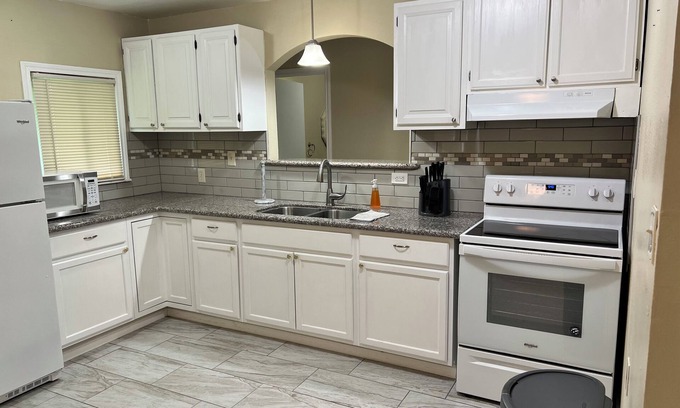 Texas City House | 3-bedroom house in cool La Marque with WiFi, AC