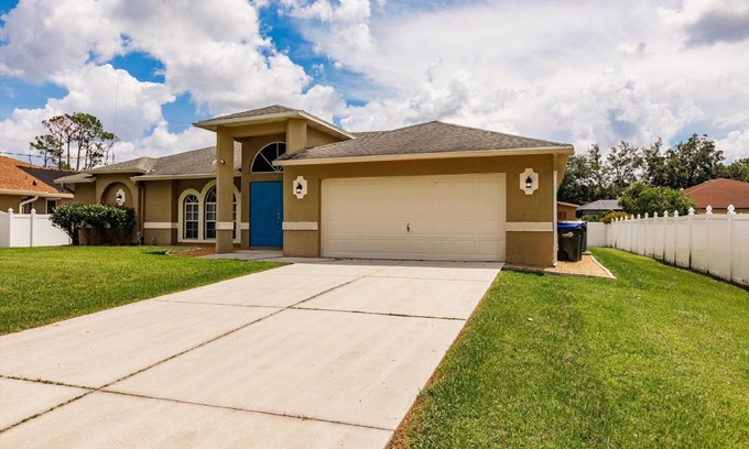 North Port House | 3-bedroom house in delightful North Port with AC, WiFi