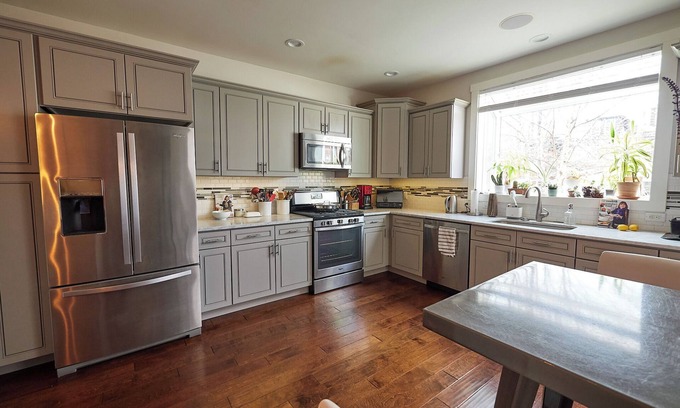 Bloomfield House | 3-bedroom house in Friendship: walk to WestPenn and UPMC, Garage Parking/AC