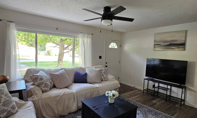 Mentor Headlands House | 3-bedroom house in gorgeous Mentor with AC