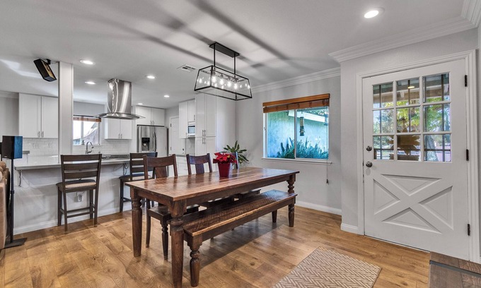 South Redlands House | 3-bedroom house in lovely Redlands with AC, WiFi. Enjoyable getaway awaits