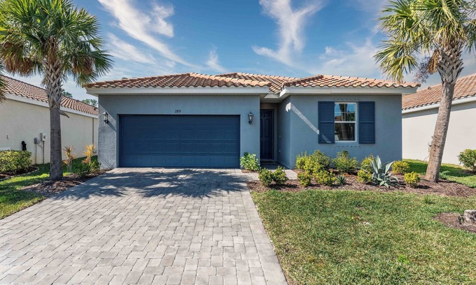 Venice House | 3-bedroom house in tranquil Nokomis with fitness room, AC, WiFi
