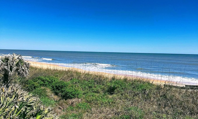 Fairwinds Estates House | 3-bedroom house in superb Ormond Beach within walking distance to the beach.