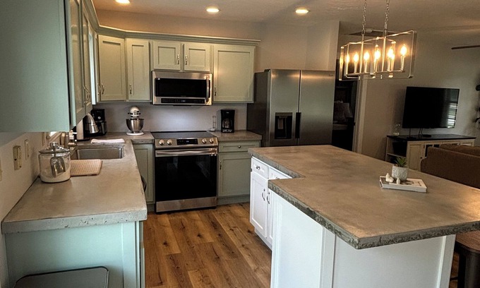 Springville House | 3-bedroom house in peaceful Springville with WiFi, AC